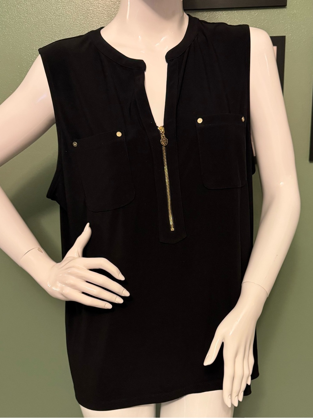 Anne Klein Black Sleeveless Zip-Pocket Tank